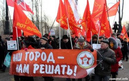 В субботу и воскресенье во многих городах России прошли митинги и шествия в защиту здравоохранения. Причиной волны протестов, прокатившейся по всей России, стало решение московских властей провести реформы, которые затронут целый ряд «неэффективных» медицинских учреждений: они будут закрыты, а сотрудников сократят