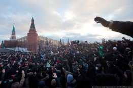 В противном случае мы действительно дождемся фашизма, но не в виде погромов на Манежной площади и обрушения новогодних елок, а в его классической форме – в виде «диктатуры твердой руки». Эта диктатура наведет «порядок».