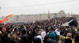 Столицы проводили старый год митингами, а политические комментаторы всех мастей наводнили интернет и прессу текстами, количество которых сопоставимо с численностью протестующих. Все уже высказались по нескольку раз, кто восторженно, кто скептически. Но, увы, мало кто попытался не оценивать происходящее, а понять его.