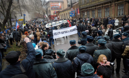 «Хватит Кормить Москву» может стать отличной альтернативой известному аналогичному лозунгу про Кавказ, уводящего народные массы от решения реальных экономических проблем в сторону тупика национальной вражды.