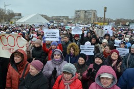 В минувшее воскресенье, 19 апреля, тысячи педагогов школ и детских садов вышли на митинг протеста. Выйти на площадь Химиков учителей и воспитателей заставила волна масштабных сокращений в сфере образования, прокатившаяся по Череповцу