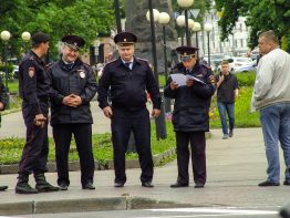 5 июня нижегородское отделение РОТ-Фронт и РКРП  планировало провести митинг против повышения пенсионного возраста, но получили отказ в согласовании. Мы приведем текст этого документа, чтобы и другие организаторы публичных акций могли действовать со знанием обстановки в случае необходимости проведения митингов и даже одиночных пикетов, т.к. и их проведение в Нижнем Новгороде может сопровождаться проблемами со стороны полиции.