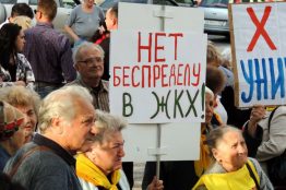 Реформу энергетики в свое время начала лихих 2000-ых годов затеяли господа М. М. Касьянов - бывший премьер-министр России - и хорошо известный нынешний руководитель отрасли нанотехнологий и бывший заведующий всем имуществом России, как сдаваемым так и не сдаваемым в аренду, А. Б.Чубайс.