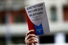   Оппозиция проводит митинг против изменения конституции   В субботу 15 февраля ряд оппозиционных организаций проводят совместный митинг против навязываемых властью поправок к российской конституции. Митинг поддержан «Гражданской солидарностью», обратившейся к своим сторонникам с призывом принять участие в акции протеста: «Друзья, в субботу, 15 февраля, у нас будет шанс заявить о несогласии с предложенными формами […]