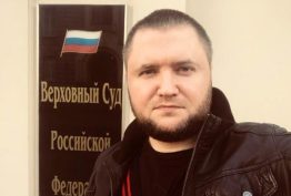 Владимир Алексеевич Воронцов прослужил в МВД 13 лет в общей сложности. Он был постовым в метро, оперуполномоченным уголовного розыска районного отдела, сотрудником одиозного центра «Э». После был проверяющим и дежурным по изолятору ГУВД на Петровке. Ирония в том, что именно в этом изоляторе он сейчас сидит, как арестант.