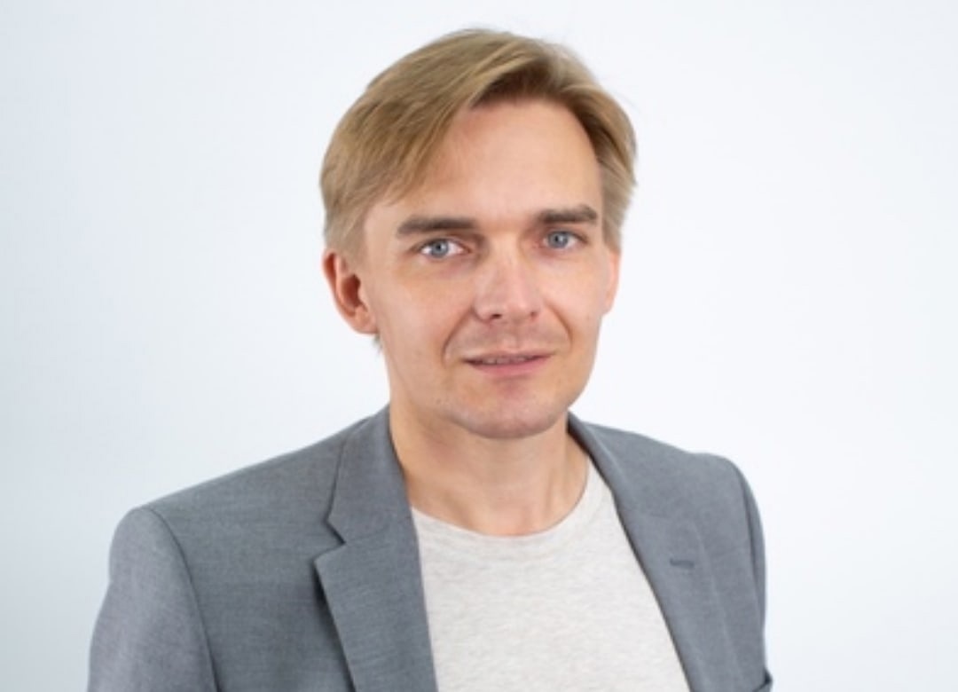 Михаил Лобанов, преподаватель МГУ и экс-кандидат в депутаты Госдумы, получил сегодня 15 суток ареста по популярной нынче статье о «дискредитации ВС РФ»