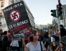 Антифашистский митинг, прошедший вчера в центре Афин, закончился беспорядками. Демонстранты попытались прорваться к офисам ультраправой партии «Золотая заря», члены которой обвиняются в многочисленных нападениях на мигрантов, а также в убийстве антифашиста Павлоса Фиссаса, — передает Полит.ру. В греческой столице были перекрыты многие улицы, станции метрополитена. После того, как группа антифашистов начала осуществлять поджоги, кидать в полицейских […]