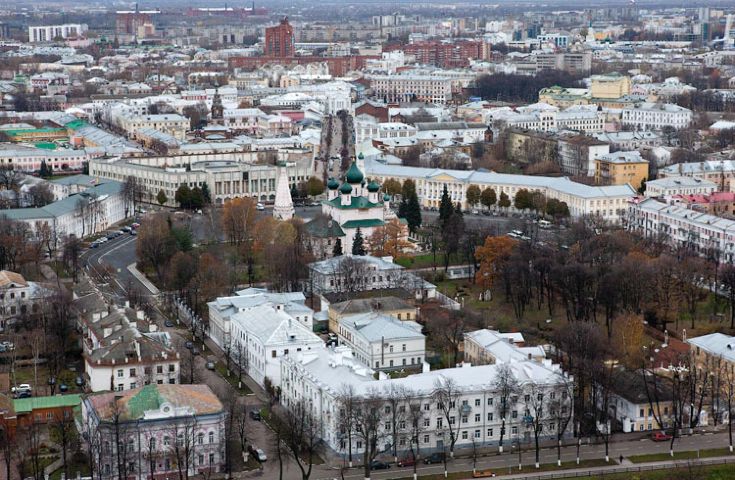 Ничто так не свидетельствует о том, кому принадлежит право на город в современной России, как планируемая застройка. Ярославль вновь столкнулся с этой проблемой вскоре после ареста оппозиционно настроенного мэра и его соратников. Застройщики, умерившие свой аппетит в период политических пертурбаций, с возвращением городской администрации под контроль партии власти тут же поспешили тихой сапой протащить несколько […]