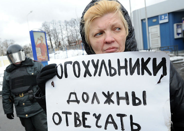 Сегодня Госдума приняла во втором чтении законопроект об уголовной ответственности за действия, оскорбляющие чувства верующих. При необходимых 226 голосах за принятие документа проголосовали 304 депутата, против — 4, один воздержался. Во время первого чтения законопроектом предлагалось ввести в УК РФ отдельную статью 243.1 (оскорбление религиозных убеждений и чувств граждан или осквернение объектов и предметов религиозного […]