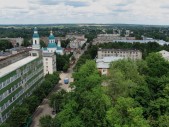 Наконец, граница осталась позади. Впереди у меня были две ночи и день. До поворота на Глухов меня подбросили два гражданина республики Молдовы. Затем я был любезно принят на борт не то «копейки», не то «москвича», за рулём которого сидел уже настоящий глуховец. От него я узнал неприятную новость. Оказывается, мой визит пришёлся как раз на […]