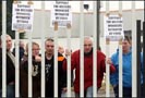 2 апреля 2009 года в Белфасте (Ирландия) 200 рабочих автомобилестроительного завода «Вистеон» (принадлежащего Форду) «оккупировали» завод, дождавшись прихода директора и управляющего персонал компании, протестуя против увольнений более 600 человек на заводах в Белфасте, Энфилде и Базилдоне.