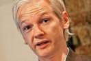 Основателя скандально известного сайта Wikileaks австралийца Джулиана Ассанжа сегодня отпустили под залог. Он согласился выплатить порядка 200 тысяч фунтов стерлингов.