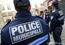 Французские врачи анестезиологи полностью перекрыли движение на Елисейских полях. В спонтанной акции протеста принимают участие около двух тысяч человек.