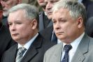 Ярослав Качиньский, брат-близнец погибшего президента Польши заявил, что выставит свою кандидатуру на этот пост. Досрочные президентские выборы в стране назначены на 20 июня 2010г.