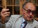 В Варшаве после шестимесячного перерыва возобновился судебный процесс над бывшим руководителем Польши генералом Войцехом Ярузельским. Его обвиняют в военных преступлениях после введения в стране военного положения в 1981 году, когда в Польше существовало коммунистическое правление.