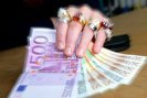 Введение в Украине налога на роскошь позволит упорядочить экономические процессы и пополнить местные бюджеты. Такое мнение журналистам сегодня высказал заместитель председателя Государственной налоговой администрации Украины Сергей Лекарь.