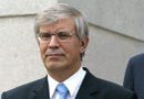 Глава Центробанка России Сергей Игнатьев заявил сегодня, что второй волны финансового кризиса не будет. «Я лично знаю, что министры финансов и председатели Центробанков других стран не допустят такой глупости», - сказал он.