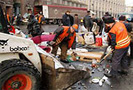 23 мая 2009 года работники коммунальных служб Шевченковского района Киева начали акцию протеста: они перестали убирать центр столицы, в частности, знаменитые Крещатик и Майдан.