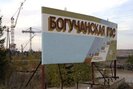 На стоящейся Богучанской ГЭС в Красноярском крае произошел крупный пожар. Возгорание затронуло около 100 кв.м. Жертв и пострадавших не оказалось, но огонь повредил деревянную опалубку нижней части плотины.
