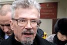 Писатель и оппозиционный политик Эдуард Лимонов оштрафован мировым судом Тверского района Москвы на две тысячи рублей за организацию несанкционированного митинга 31 января на Триумфальной площади.