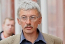 Уголовное дело в отношении главы российского правозащитного центра «Мемориал» Олега Орлова о клевете на президента Чечни Рамзана Кадырова передается в суд.