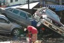 Число жертв цунами в Индонезии выросло до 400 человек, 300 до чих пор числятся пропавшими без вести. Цунами было вызвано мощным землетрясением магнитудой 7,7, которое произошло под водой у побережья Ментавайских островов в начале недели.