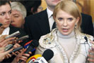 Юлия Тимошенко посетила Главное следственное управление Генпрокуратуры Украины (ГПУ), чтобы получить постановление о возбуждении против нее уголовного дела. Как сообщает пресс-служба ГПУ, уголовное дело № 49-1293 против экс-премьера Украины было возбуждено по обвинению в попытке дачи взятки судьям Верховного суда страны.