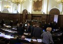 Во вторник 2 ноября начал свою работу 10-й по счету Сейм Латвии. Из 100 его депутатов на первом заседании присутствовали 98 человек, открывших новую эпоху в истории латвийского парламентаризма.