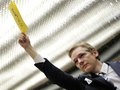 Основатель проекта WikiLeaks Джулиан Ассанж оформил российскую визу и планирует в ближайшее время приехать в Россию. Об этом сообщил один из основателей фонда «Друзья WikiLeaks», известный международный диссидент Исраэль Шамир.