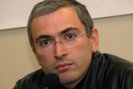 Экс-главу "ЮКОСа" Михаила Ходорковского и бывшего руководителя "Менатепа" Платона Лебедева приговорили к 13,5 года заключения каждого.