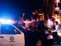 В американском Лос-Анджелесе уже второй день подряд продолжаются столкновения между полицией и латиноамериканскими иммигрантами. Последние обвиняют полицейских в бессмысленном убийстве приезжего из Гватемалы.
