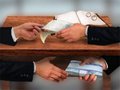 В России возросло количество выявленных коррупционных преступлений. Об этом на коллегии Следственного комитета говорил председатель СК Александр Бастрыкин.