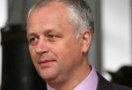 Следователи вызывают на допрос главу города Химки Владимира Стрельченко по делу о нападении на местного эколога Константина Фетисова.