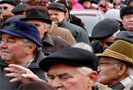 С 6 по 15 февраля 2009 года Киевский международный институт социологии (КМИС) провел социологический опрос об отношении граждан Украины к финансовому кризису. По данным КМИС, последствия кризиса ощутили на себе более 90% украинцев.