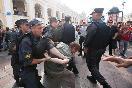 Прапорщик милиции Вадим Бойко, ставший известным после разгона митинга оппозиции 31 июля у Гостиного двора в Петербурге и получивший прозвище «жемчужный», госпитализирован с черепно-мозговой травмой.