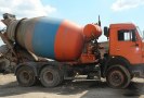 Противники нового строительства в районе Патриарших прудов в Москве выставляют оцепление вокруг площадки в Малом Козихинском переулке, где ведется строительство гостиницы.