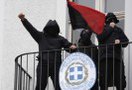 Греческая полиция объявила охоту на пятерых молодых людей, которых подозревает в причастности к рассылке опасных пакетов. Предположительно, они входят в местные группировки анархистов.