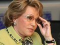 Депутат Госдумы Оксана Дмитриева обвинила в халатности губернатора Петербурга Валентину Матвиенко, вице-губернатора Алексея Сергеева и главу Кировского района Санкт-Петербурга Алексея Кондрашова. Она обратилась к прокурору Петербурга с требованием возбудить в отношении чиновников уголовное дело в связи с ненадлежащим исполнением служебных полномочий, повлекшем гибель шестилетнего ребенка.