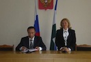 Высший арбитражный суд (ВАС) разрешит акционерам запрашивать информацию о деятельности компаний. В настоящее время суд дорабатывает проект письма о правах миноритариев на информацию. Поводом для подготовки данного документа стали споры акционеров и фирм о предоставлении информации, в частности, тяжба акционера «Роснефти» Алексея Навального с менеджментом компании.