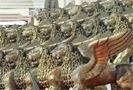 В Риме прошла акция протеста кинематографистов, сообщают 21 июля 2009 года Вести.ру. Несколько сот итальянские актеры и кинорежиссеры провели акцию протеста перед парламентом страны, протестуя против действий правительства Берлускони. В ходе борьбы с кризисом государство сократило финансовую поддержку кинопромышленности на 130 миллионов евро.