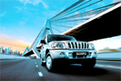4 мая 2009 года работники автомобильного завода Mahindra & Mahindra, ведущего производителя внедорожника Mahindra Scorpio, начали забастовку в знак протеста против преследований лидера профсоюзов.
