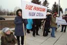 27 апреля 2009 года рабочие Лобвинского биохимического завода (ЛБЗ) начали бессрочный пикет у здания правительства Свердловской области, требуя полного погашения двухгодичного долга по заработной плате, составляющего на данный момент около 30 млн рублей.