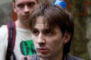 Сегодня Дзержинский районный суд Санкт-Петербурга постановил выпустить под залог в 300 тысяч рублей активиста арт-группы "Война" Леонида Николаева. Ранее такое же решение было принято в отношении другого участника "Войны" Олега Воротникова.