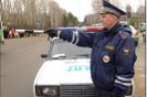 Сегодня сотрудники ГИБДД пресекли акцию протеста Федерации автовладельцев России (ФАР) против использования чиновниками «мигалок». Автолюбители в знак протеста прикрепили к крышам автомобилей детские ведерки синего цвета.