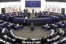 Европейский парламент проголосовал за резолюцию, призывающую запретить въезд в страны ЕС российским должностным лицам, имеющим отношение к делу юриста Сергея Магнитского, умершего год назад в следственном изоляторе.