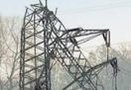 В Москве в районе Западное Бирюлево из-за сильного обледенения на участке в полтора километра рухнула одна из опор ЛЭП, потянув за собой еще четыре. Из-за обрушений было перекрыто движение по улицам Востряковской и Подольских курсантов.