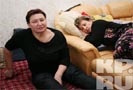 Продолжается голодовка стюардесс авиакомпании «КрасЭйр», которые требуют полного погашения долгов по зарплате, сообщает 1 июня 2009 года сайт НГС-Красноярск.