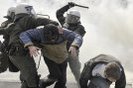 Греческая полиция взяла штурмом здание Акрополя в Афинах, где забаррикадировались работники министерства культуры страны. Стражи порядка применили слезоточивый газ для освобождения памятника.