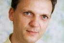 10 марта 2010 года срок содержания под стражей Владимира Тендера, подозреваемого в нападении на правозащитника Вадима Карастелева, пишет «Газета.Ru». Тендер был арестован только за сопротивление сотрудникам милиции, и обвинение в нападении на Карастелева ему пока не предъявлялось.
