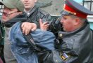 Сегодня в Екатеринбурге состоялось вручение премии «Золотой Евсюк», приуроченное ко Дню милиции. Ее присваивают сотрудникам милиции, которые «отличились» во время службы, совершив те или иные преступления или правонарушения, и получившие известность благодаря освящению своих противоправных поступков в СМИ.